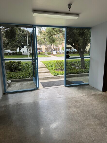 More Photos Of 6020 Nicolle St, Ventura Manufacturing For Lease