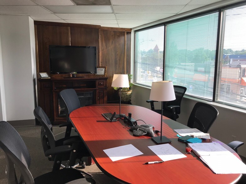 More Photos Of 194 Main St, Norwalk Office For Lease