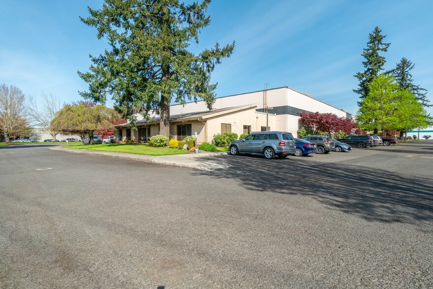 More Photos Of 12475 SW Herman Rd, Tualatin Manufacturing For Lease