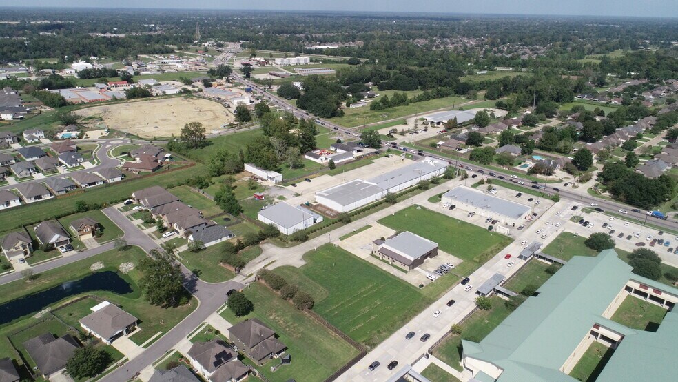 More Photos Of 13253 Highway 73, Geismar Storefront For Lease