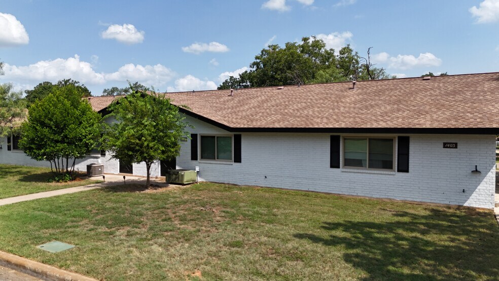 More Photos Of 1405 N Crockett St, Fredericksburg Apartments For Sale