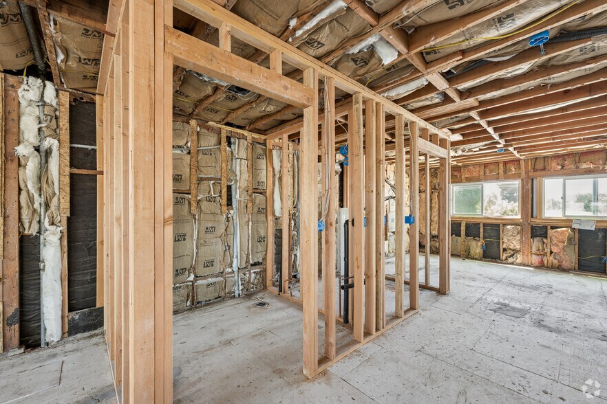 More Photos Of 10520 Magnolia Blvd, North Hollywood Office For Sale