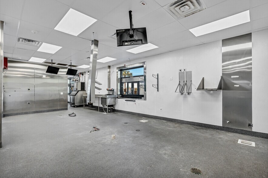 More Photos Of 2900 S Ridgewood Ave, Edgewater Specialty For Lease