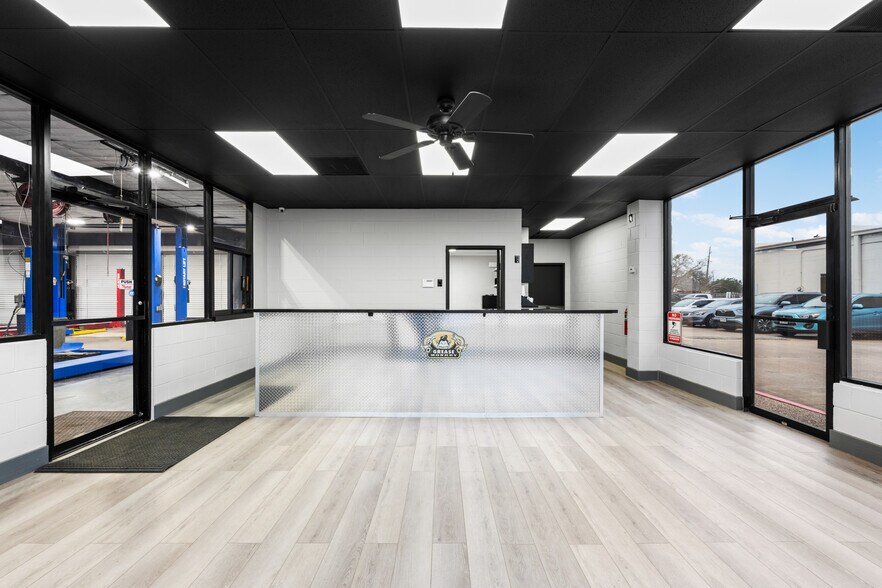 More Photos Of 6259 N Eldridge Pky, Houston Auto Repair For Sale