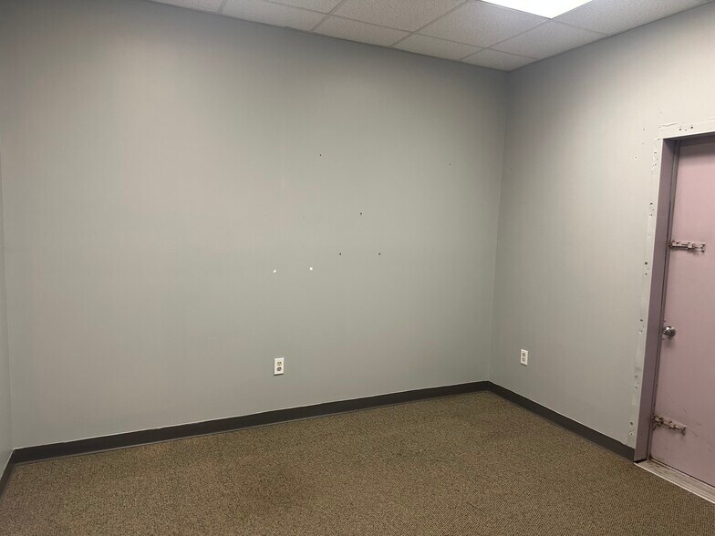 More Photos Of 657 Pleasant St, Fall River Freestanding For Lease