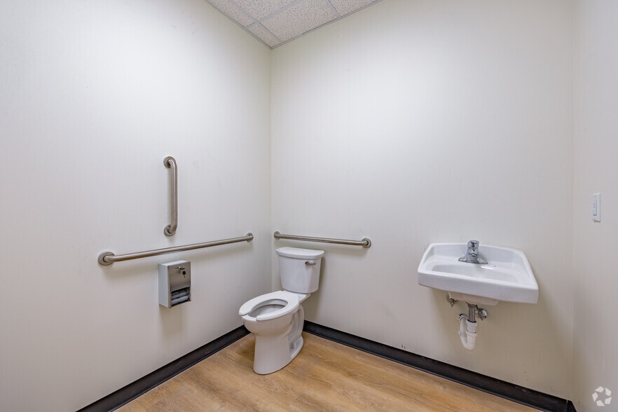 More Photos Of 3630 Ohara Rd, Erlanger Showroom For Lease