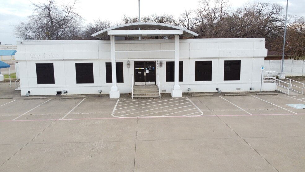 Primary Photo Of 1700 E Airport Fwy, Irving Auto Dealership For Sale