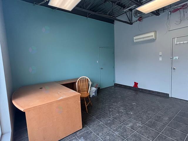 More Photos Of 11560 Boul de la Rivière-des-Prairies, Montréal Flex For Lease
