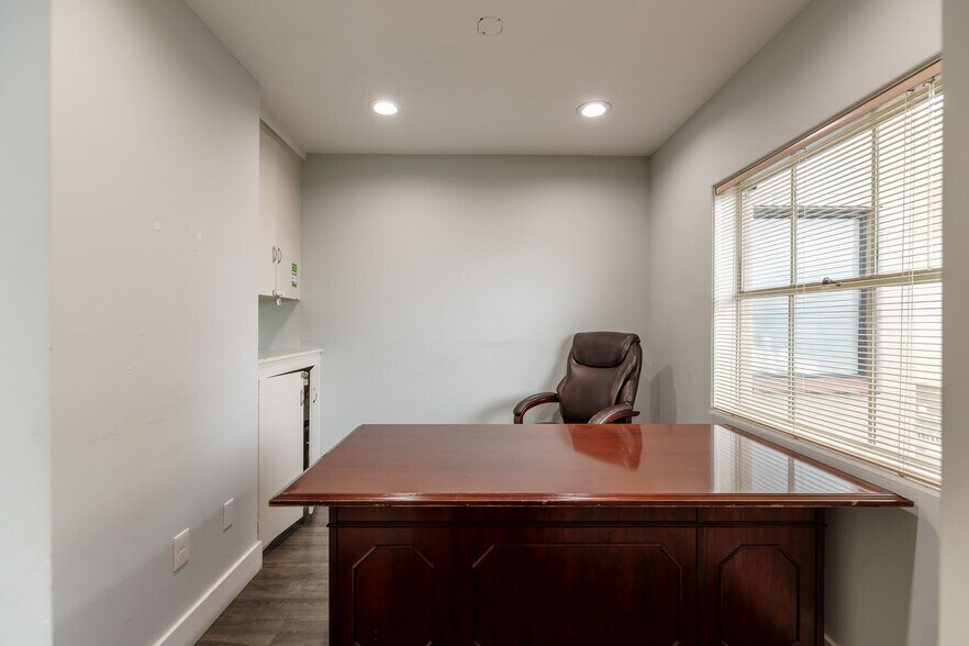 More Photos Of 12850 SW Canyon Rd, Beaverton Medical For Lease