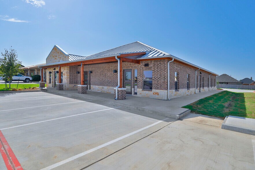 More Photos Of 1660 W Chapman Dr, Sanger Medical For Lease