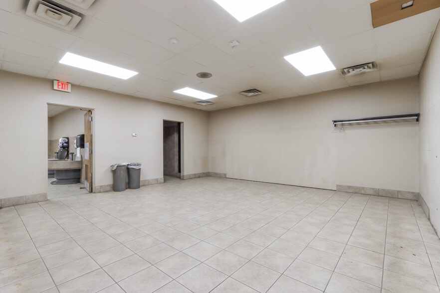 More Photos Of 301 W Military Rd, Rothschild Warehouse For Lease