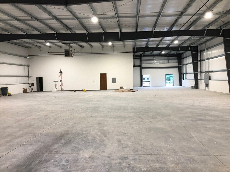 More Photos Of 16800 Southpark Dr, Westfield Light Manufacturing For Lease