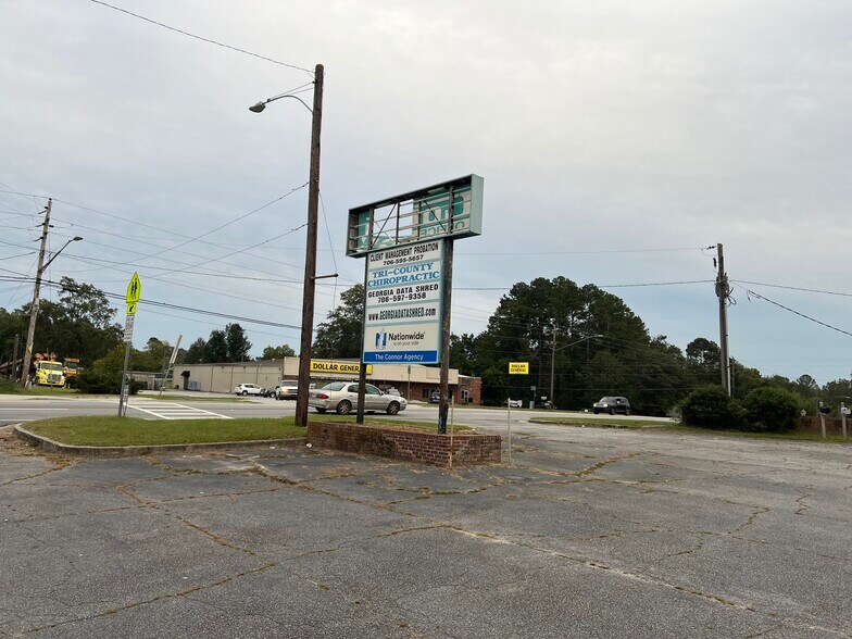 More Photos Of 647 Main St, Thomson Flex For Sale