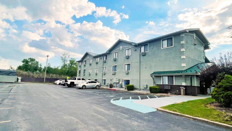 Primary Photo Of 522 E Coliseum Blvd, Fort Wayne Hotel For Sale