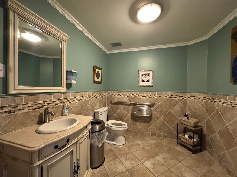 More Photos Of 8123 Grand River Rd, Brighton Medical For Lease