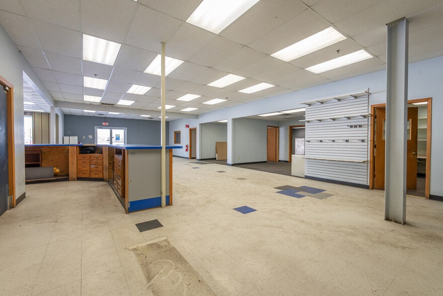 More Photos Of 1650 S Galena Ave, Freeport Industrial For Sale