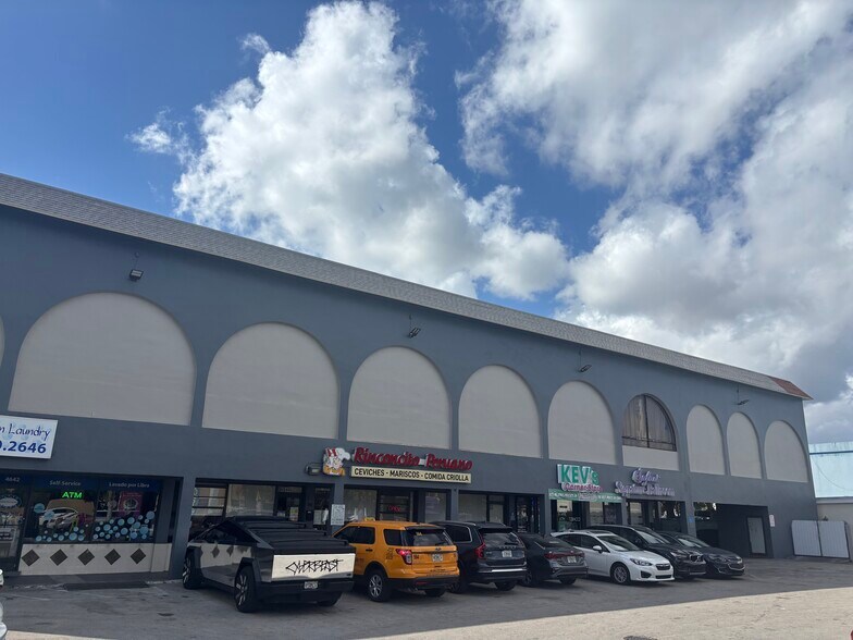 Primary Photo Of 4640-4658 Palm Ave, Hialeah Storefront Retail Office For Lease