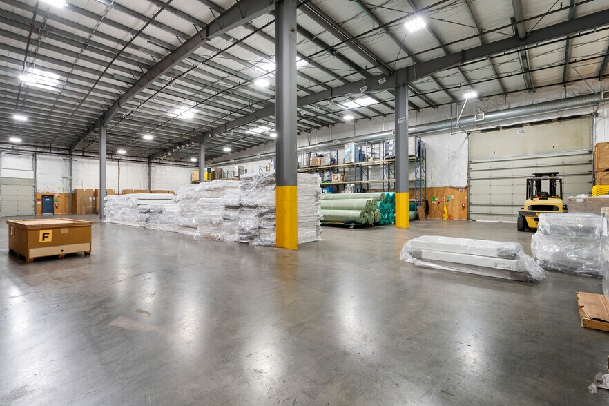More Photos Of 9611 NE Sunderland Ave, Portland Warehouse For Lease