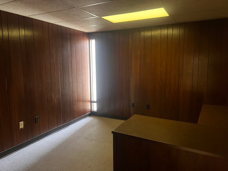 More Photos Of 309 N Main St, Salisbury Office Residential For Sale