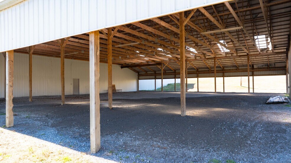 More Photos Of 5830 Highway 231 S, Castalian Springs Showroom For Sale