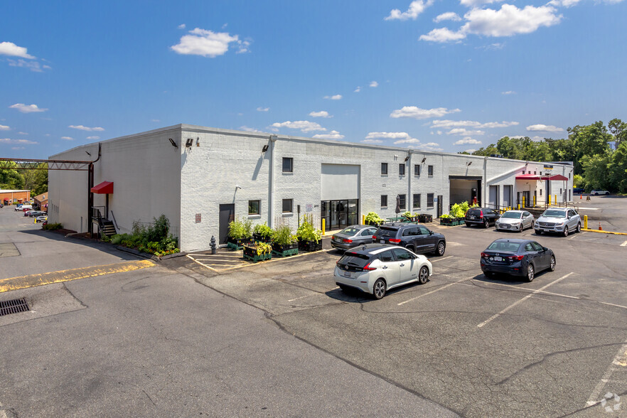 Primary Photo Of 4930-4990 Boiling Brook Pky, Rockville Warehouse For Lease