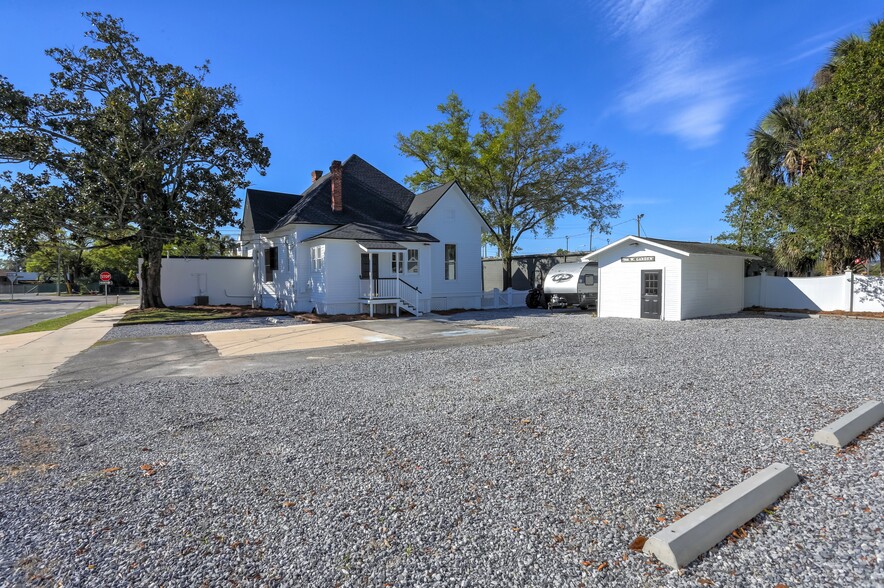 More Photos Of 700 W Garden St, Pensacola Freestanding For Lease