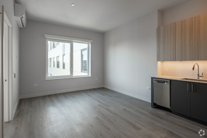 More Photos Of 670 N May St, Chicago Apartments For Lease