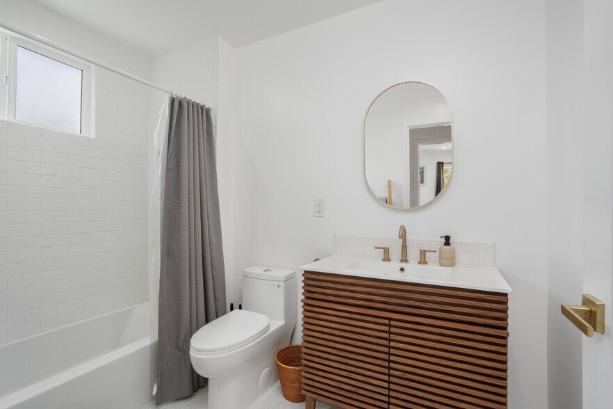 More Photos Of 8430 Wiley Post Ave, Los Angeles Multifamily For Sale