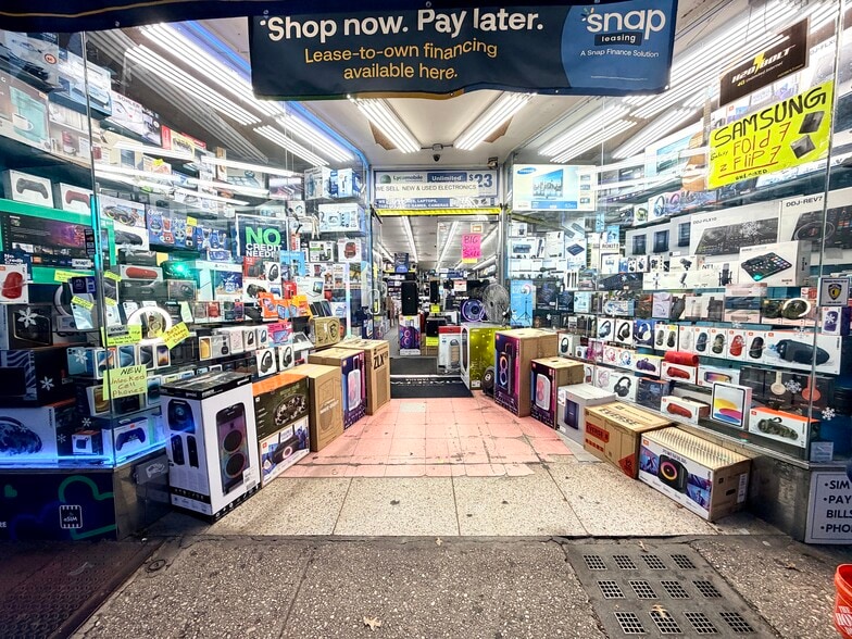 More Photos Of 30-69 Steinway St, Astoria Storefront Retail Office For Lease