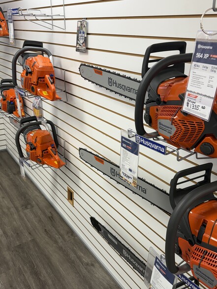 More Photos Of 7441 Old Highway 99 N, Roseburg Showroom For Sale