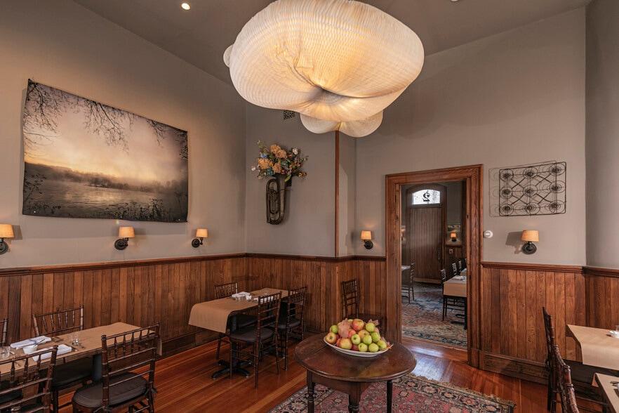 More Photos Of 2 Bridge St, Milford Restaurant For Sale