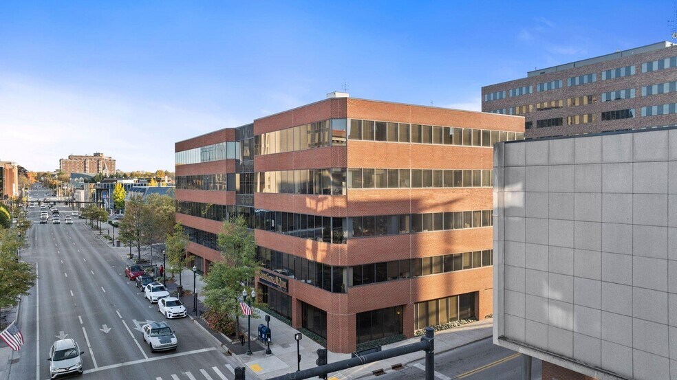 More Photos Of 300 E Main St, Lexington Office For Sale