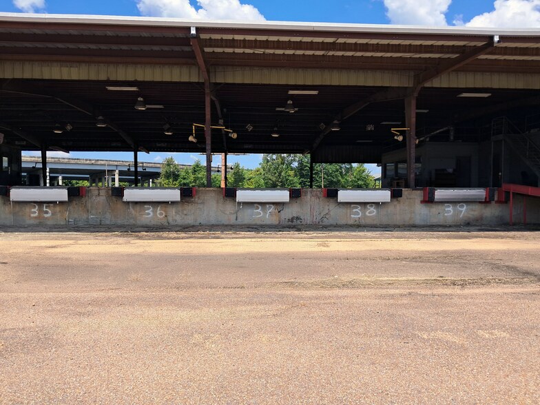 More Photos Of 1651 Kerr Dr, Jackson Unknown For Lease