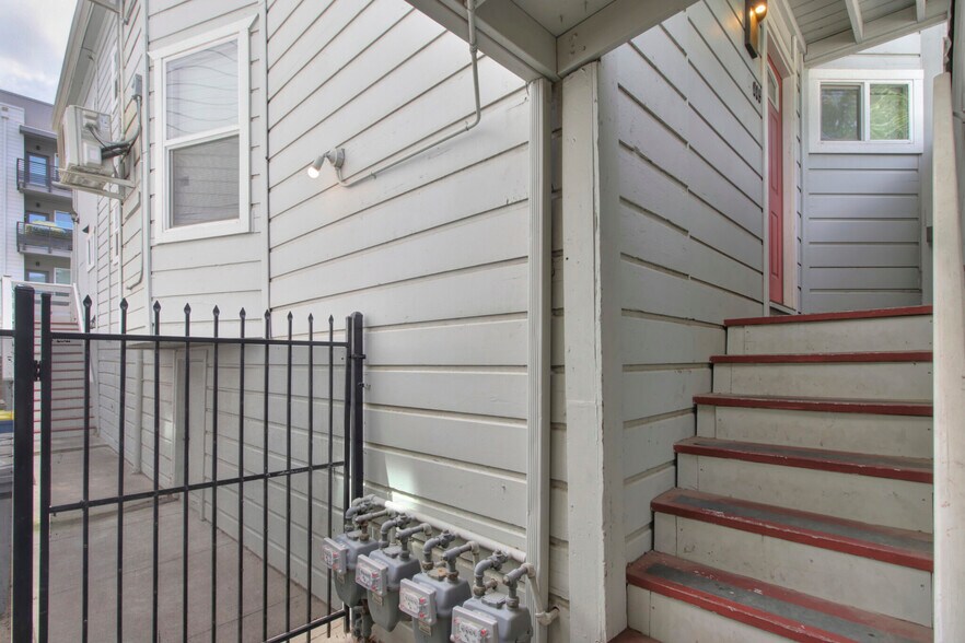 More Photos Of 609-611 16th St, Sacramento Apartments For Sale