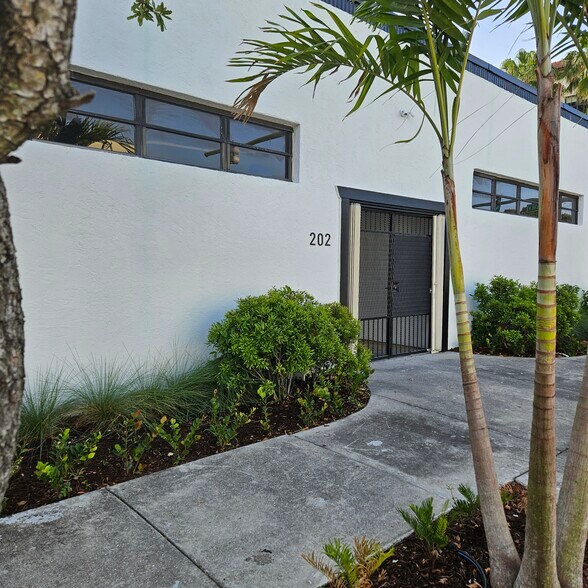 More Photos Of 202 N Federal Hwy, Lake Worth Restaurant For Lease