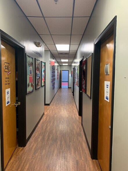 More Photos Of 1880 W Oak Pky, Marietta Loft Creative Space For Lease