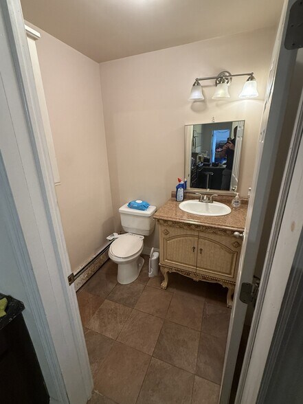More Photos Of 9 Degnon Blvd, Bay Shore Office For Sale