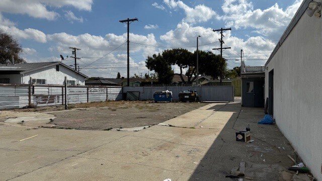 More Photos Of 2915-2919 Southwest Dr, Los Angeles Warehouse For Sale