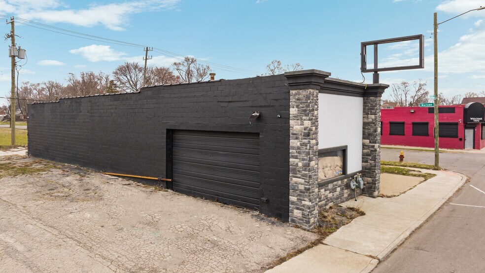 More Photos Of 14700 W Chicago St, Detroit Freestanding For Sale