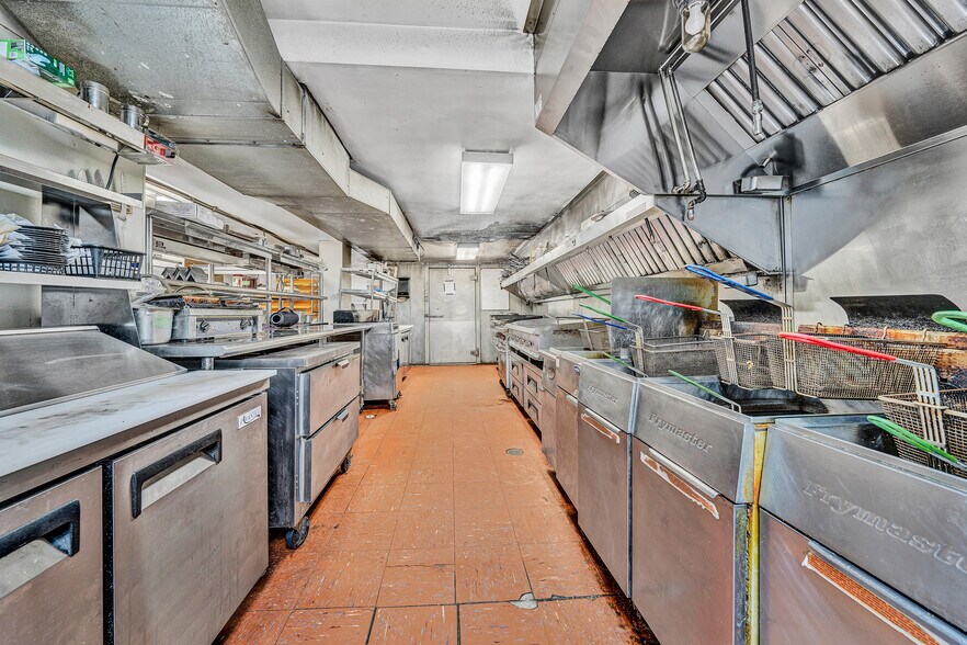 More Photos Of 1041 Harbour Inn Ln, Moneta Restaurant For Sale