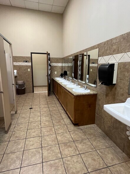 More Photos Of 5805 Highway 271, Fort Smith Freestanding For Sale