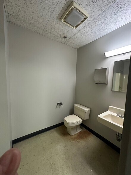 More Photos Of 5 Pruyn's Island Dr, Glens Falls Unknown For Lease