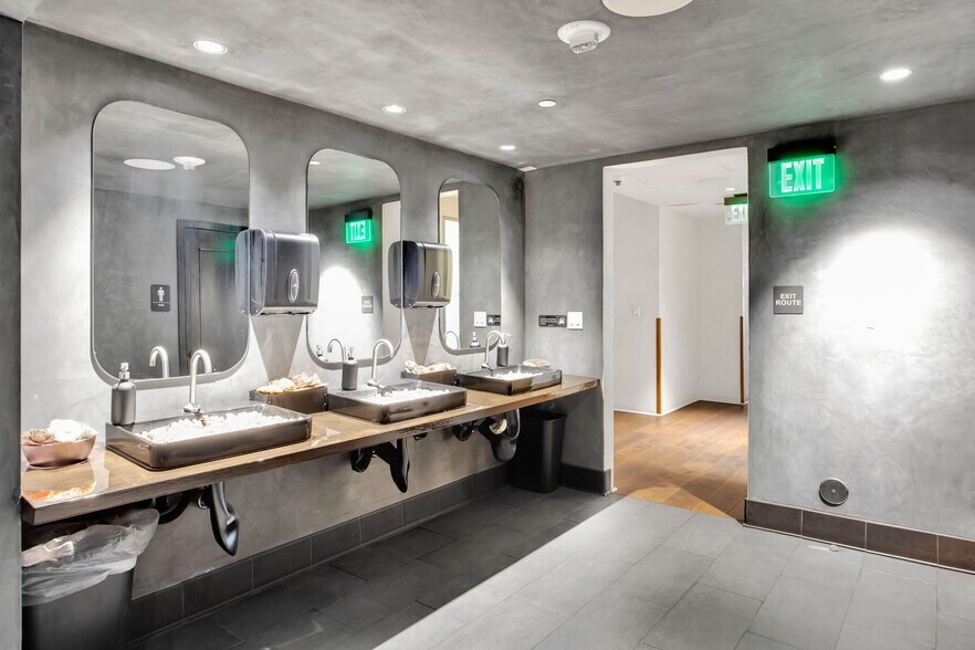 More Photos Of 701 W 7th St, Los Angeles Apartments For Lease