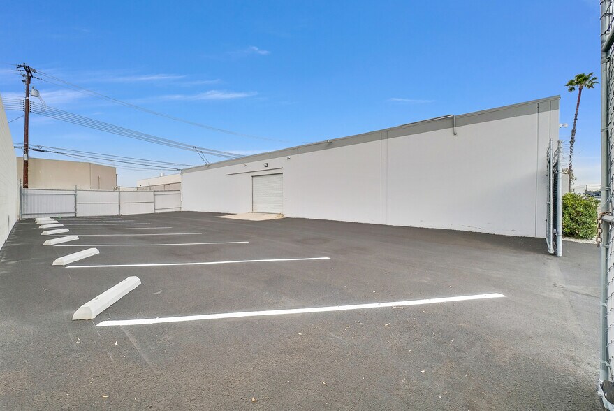 More Photos Of 1121-1127 E Ash Ave, Fullerton Warehouse For Sale
