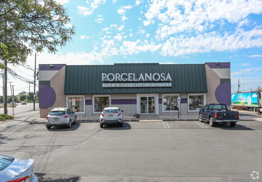 More Photos Of 252 State Route 18, East Brunswick General Retail For Lease