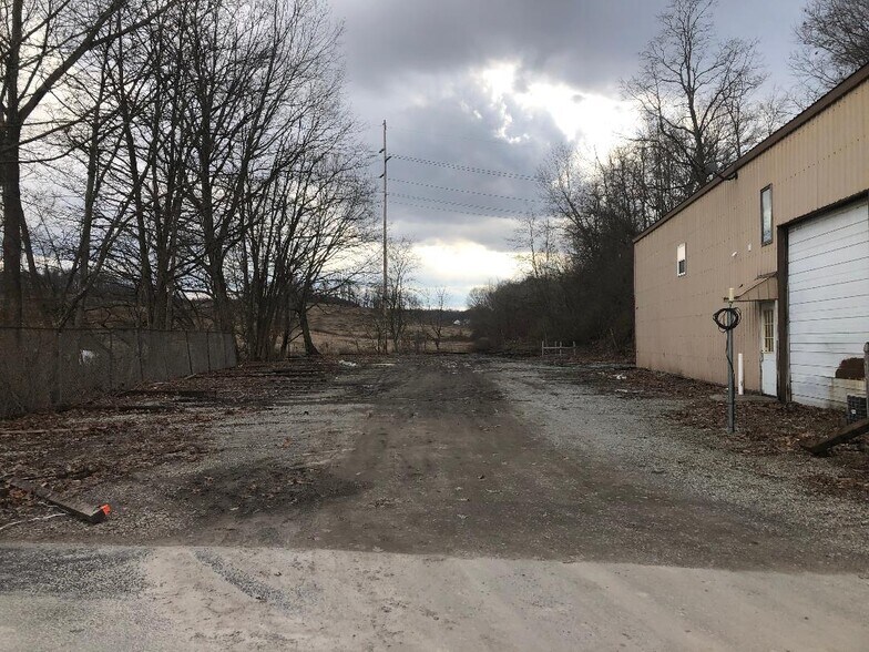 More Photos Of Beatty Rd, Latrobe Warehouse For Lease