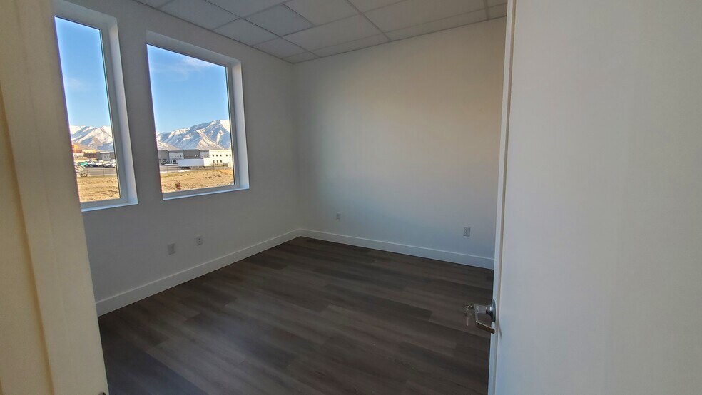 More Photos Of 752 North 2250 West, Springville Warehouse For Lease