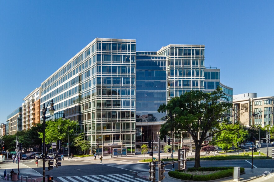 More Photos Of 2200 Pennsylvania Ave NW, Washington Office For Lease