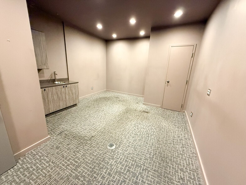 More Photos Of 275 S 4th St, Columbus Apartments For Sale