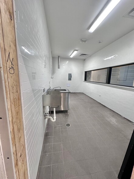 More Photos Of 349 Johnson St, Hollywood Freestanding For Lease